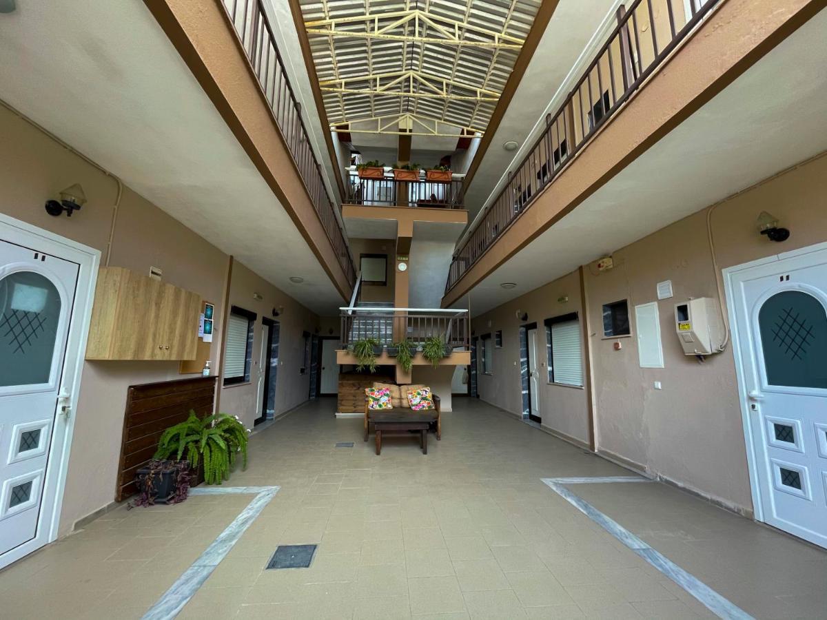 Thealos Inn Vrasná 외부 사진